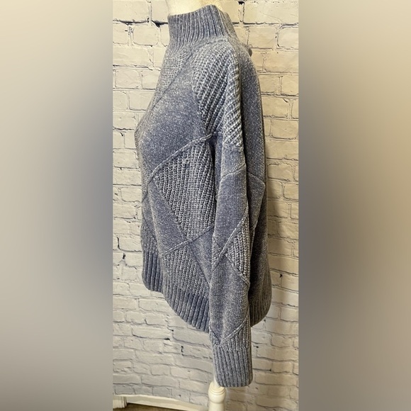Christian Siriano Women's Blue 100% Polyester Knit Sweater Size Large - Picture 4 of 8
